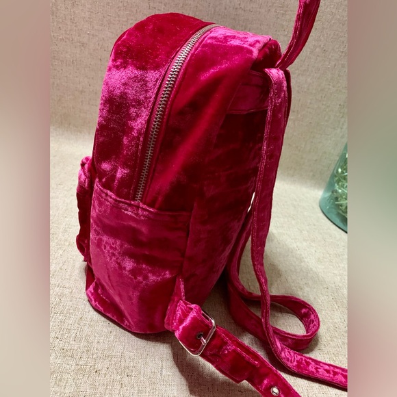 🎀Fuchsia backpack,velvet fabric. It is used, its condition is excellent.🎀#FORP - Picture 1 of 17